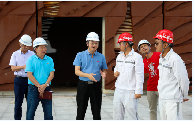 歡迎三沙市市委常委，市長(cháng)鄧忠蒞臨我司承接的三沙廣場(chǎng)項目，三沙文體館項目現場(chǎng)調研并指導